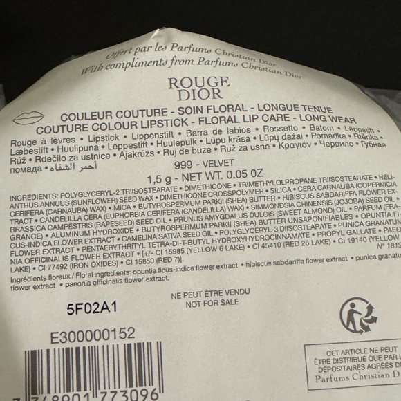 Lot of 2- Dior Holiday 2025 Gold Star Ornament with mini Rouge 999 Velvet. - Picture 5 of 5